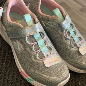 Girls skechers
